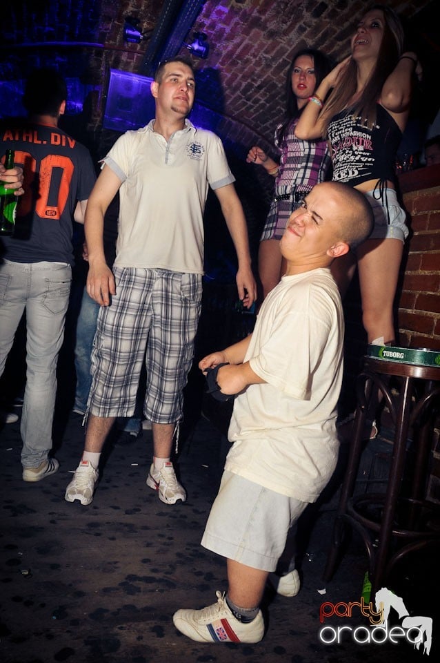 Student Party în Escape Club, 