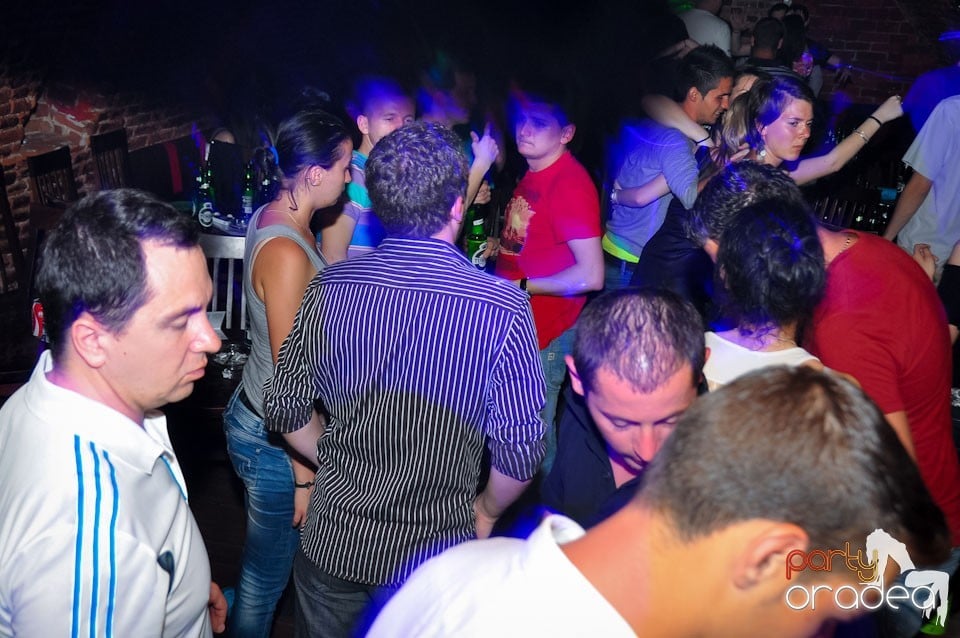 Student Party în Escape Club, 