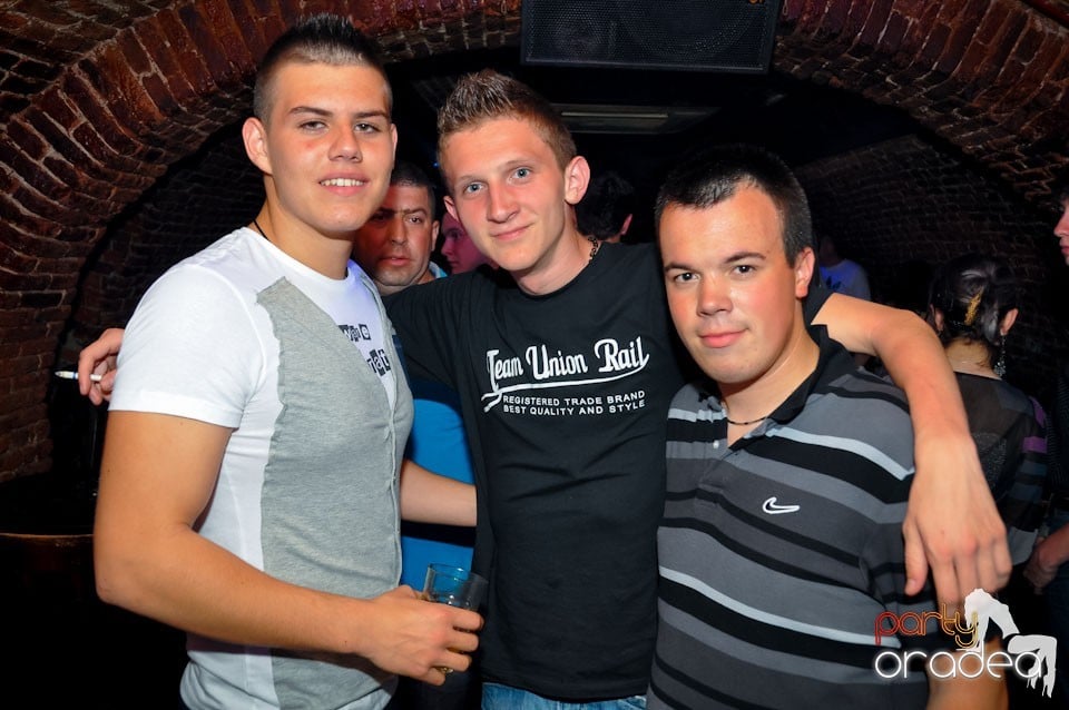 Student Party în Escape Club, 