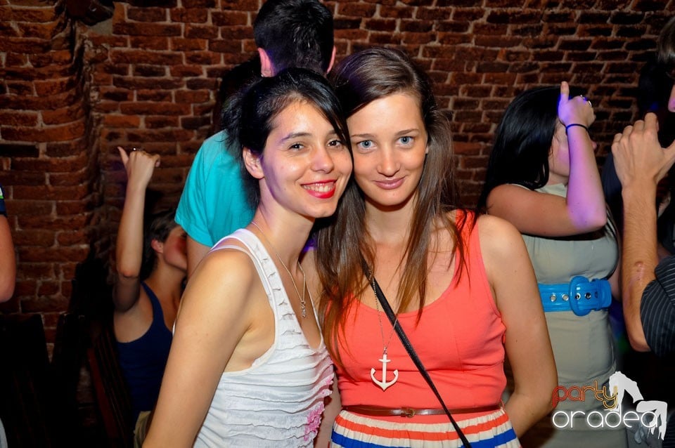 Student Party în Escape Club, 