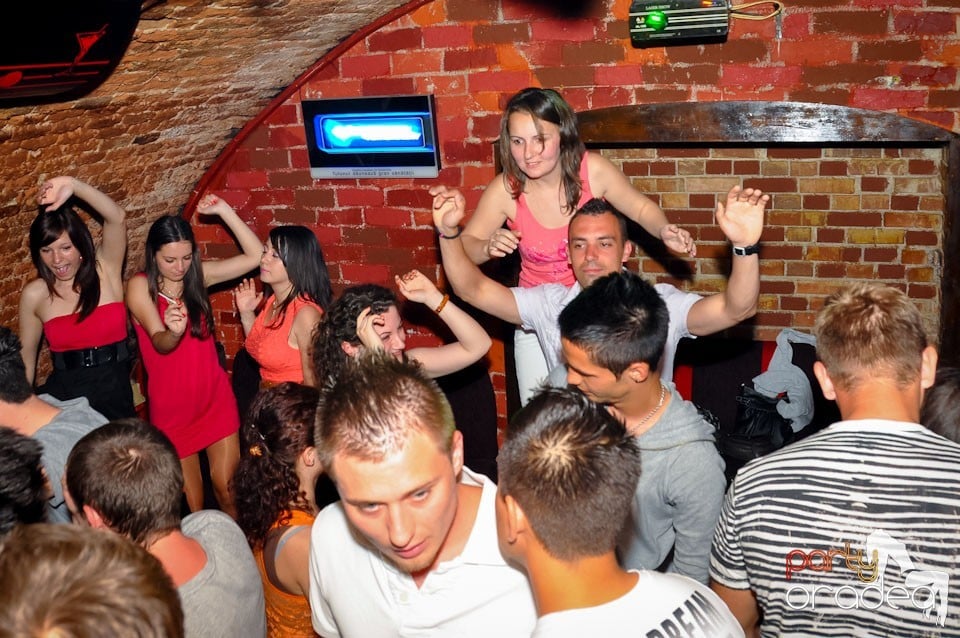 Student Party în Escape Club, 