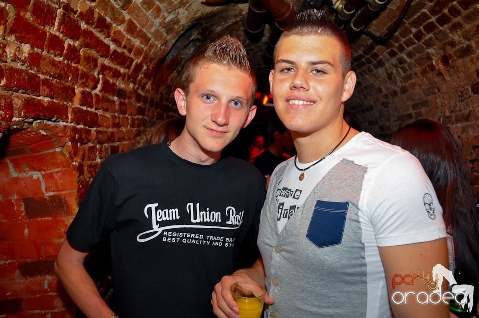 Student Party în Escape Club, 