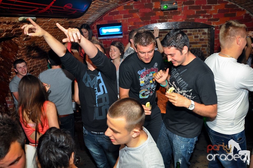 Student Party în Escape Club, 