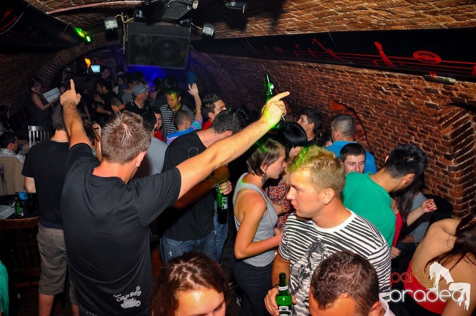 Student Party în Escape Club, 