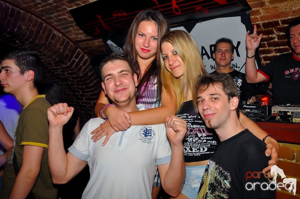 Student Party în Escape Club, 