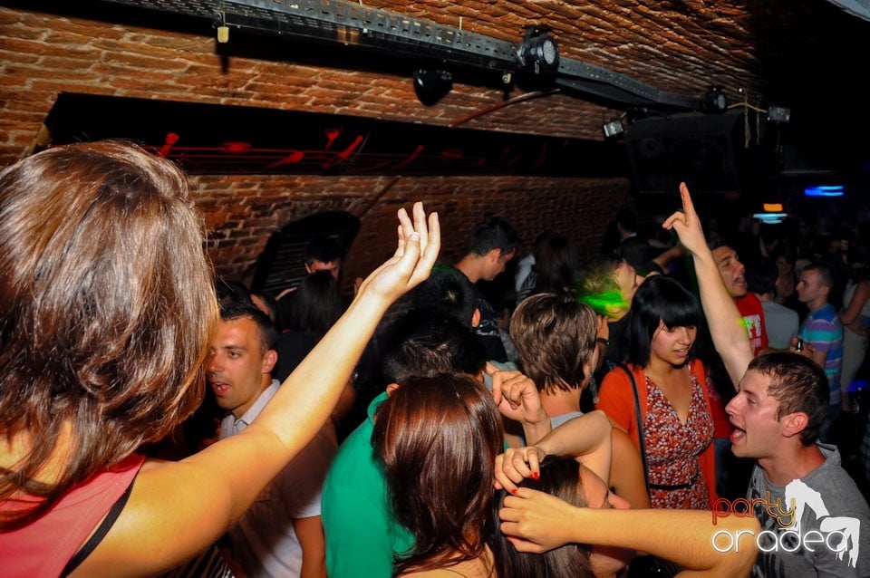 Student Party în Escape Club, 