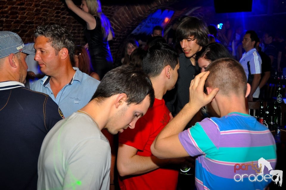 Student Party în Escape Club, 