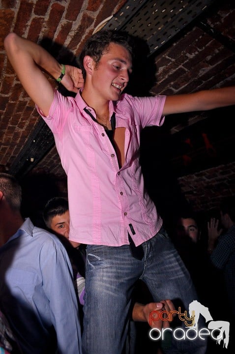 Student Party în Escape, 