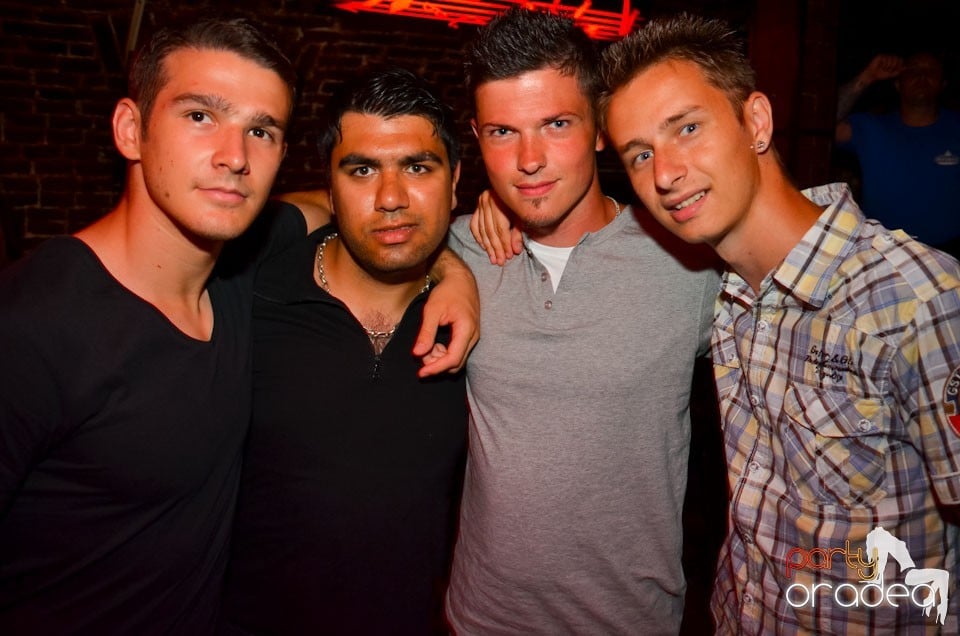 Student Party în Escape, 