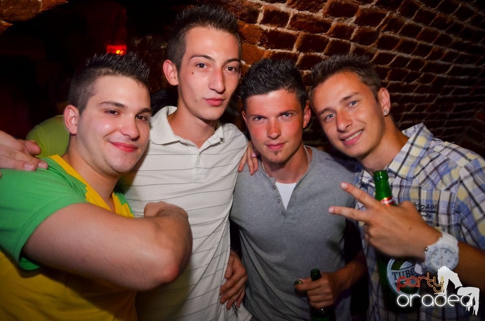 Student Party în Escape, 