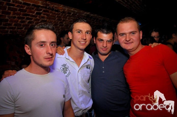 Student Party în Escape, 