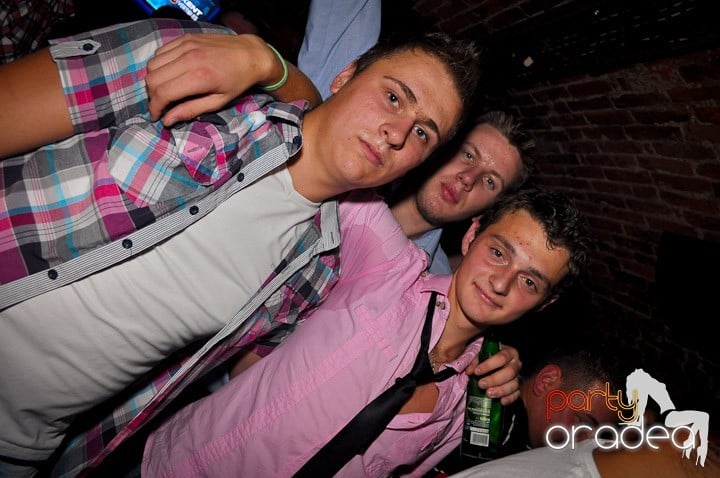 Student Party în Escape, 