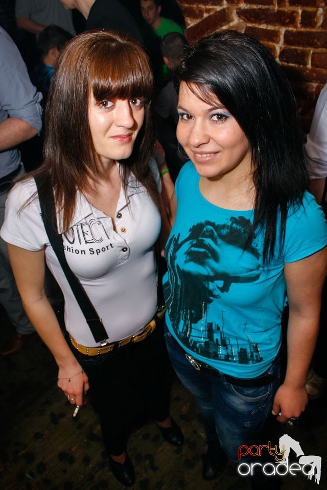 Student Party marca NMD în Escape, 