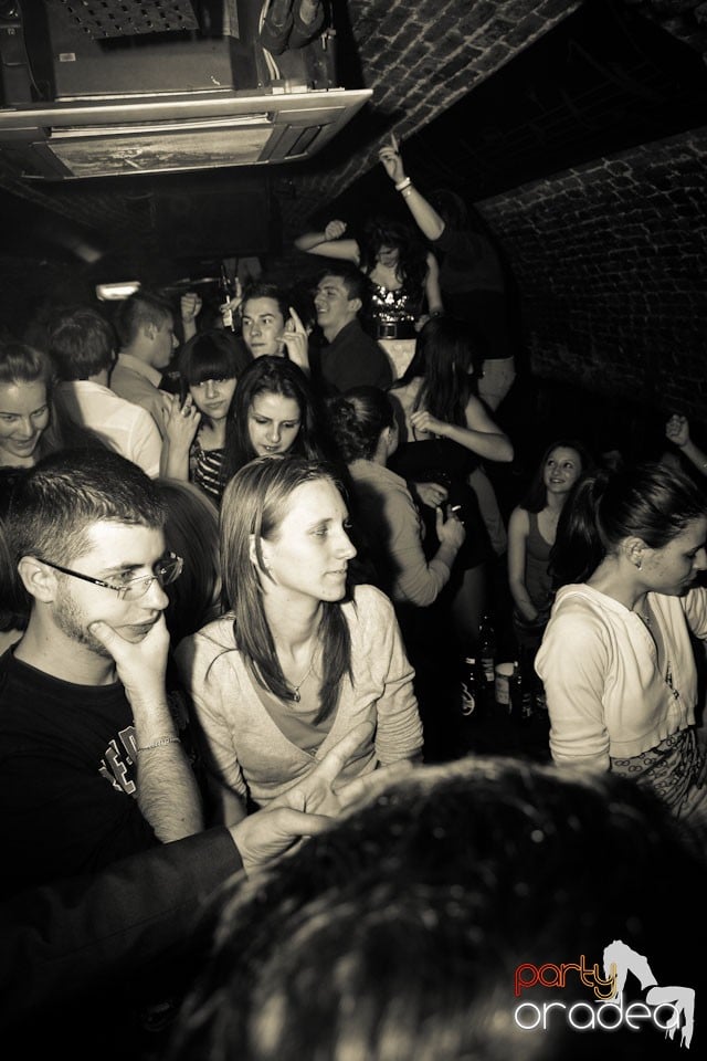 Student Party marca NMD în Escape, 