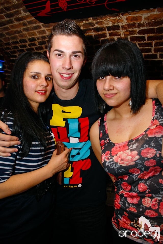 Student Party marca NMD în Escape, 