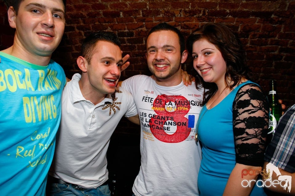 Student Party marca NMD în Escape, 