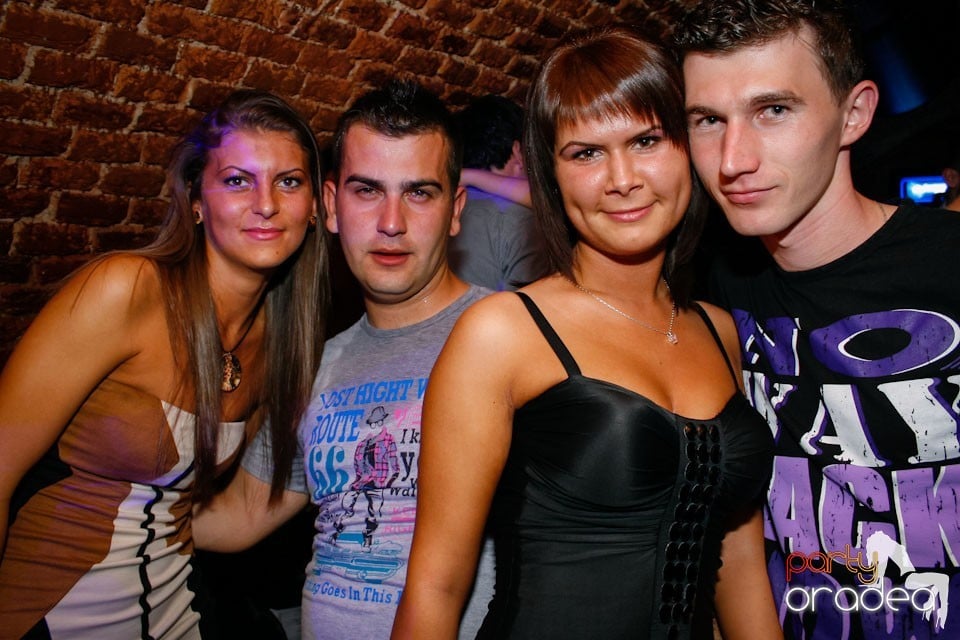 Student Party marca NMD în Escape, 