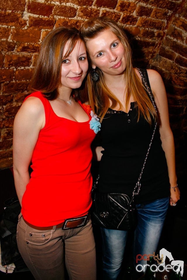 Student Party marca NMD în Escape, 