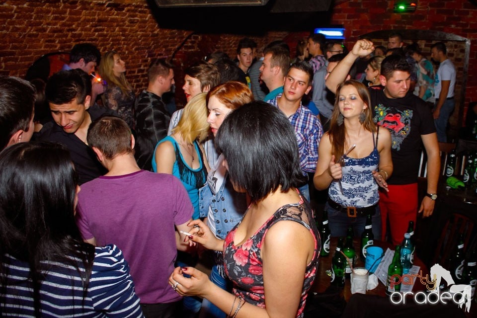 Student Party marca NMD în Escape, 