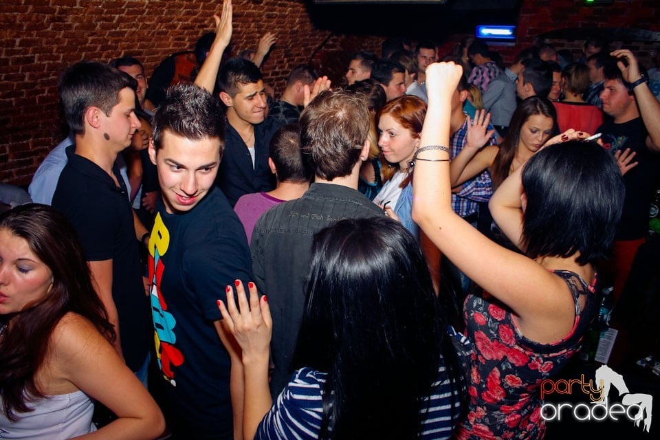 Student Party marca NMD în Escape, 