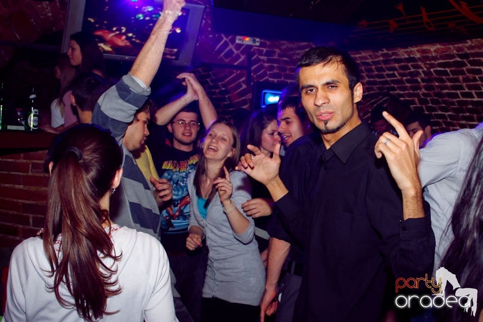 Student Party marca NMD în Escape, 