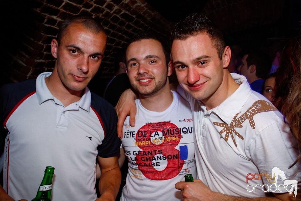 Student Party marca NMD în Escape, 