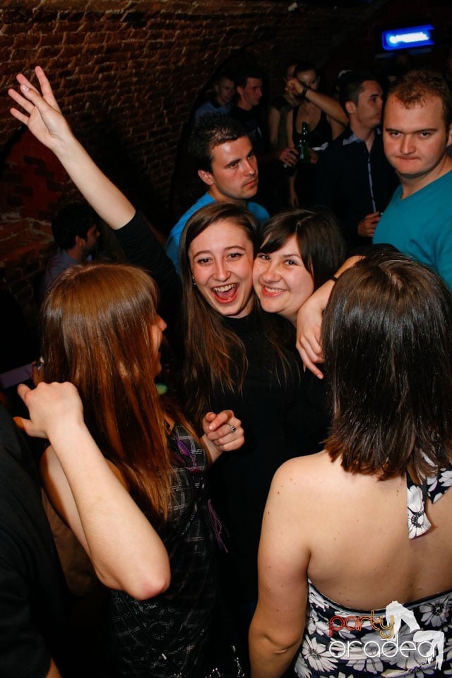 Student Party marca NMD în Escape, 