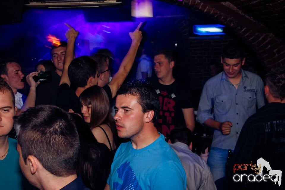 Student Party marca NMD în Escape, 