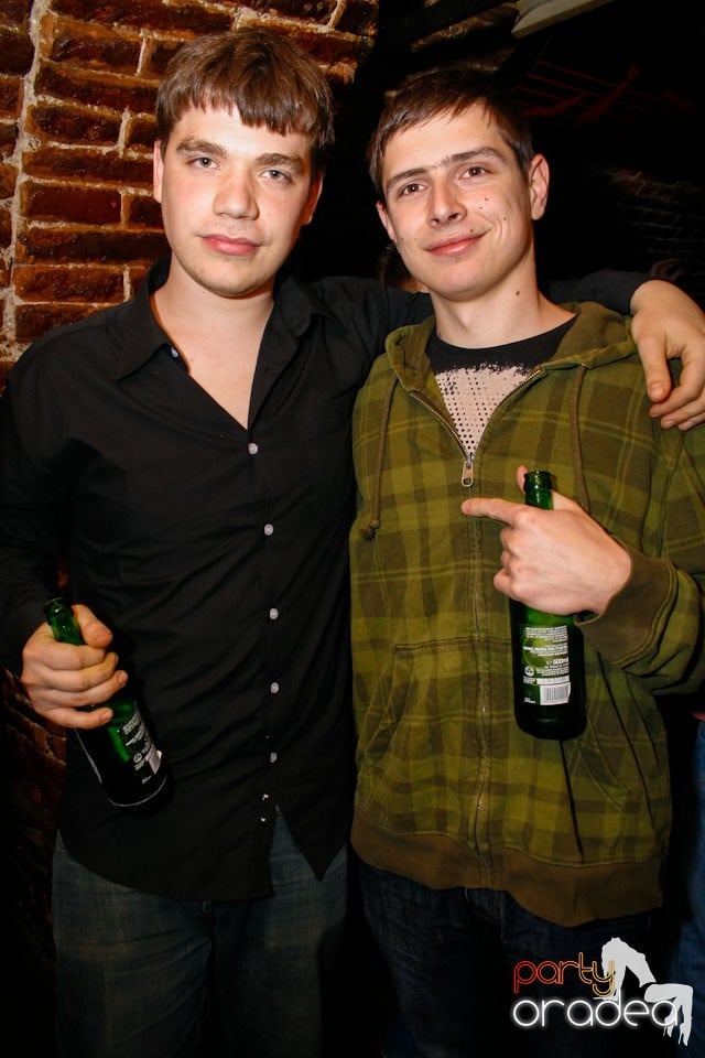 Student Party marca NMD în Escape, 