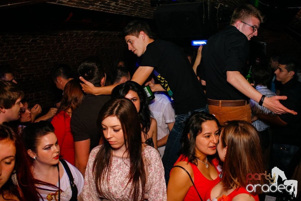 Student Party marca NMD în Escape, 