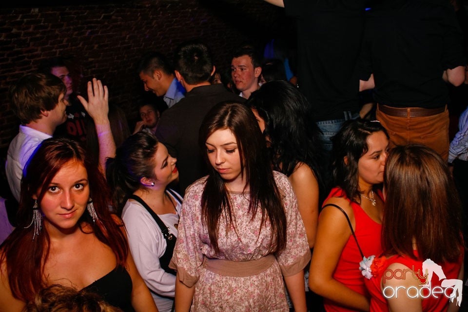 Student Party marca NMD în Escape, 