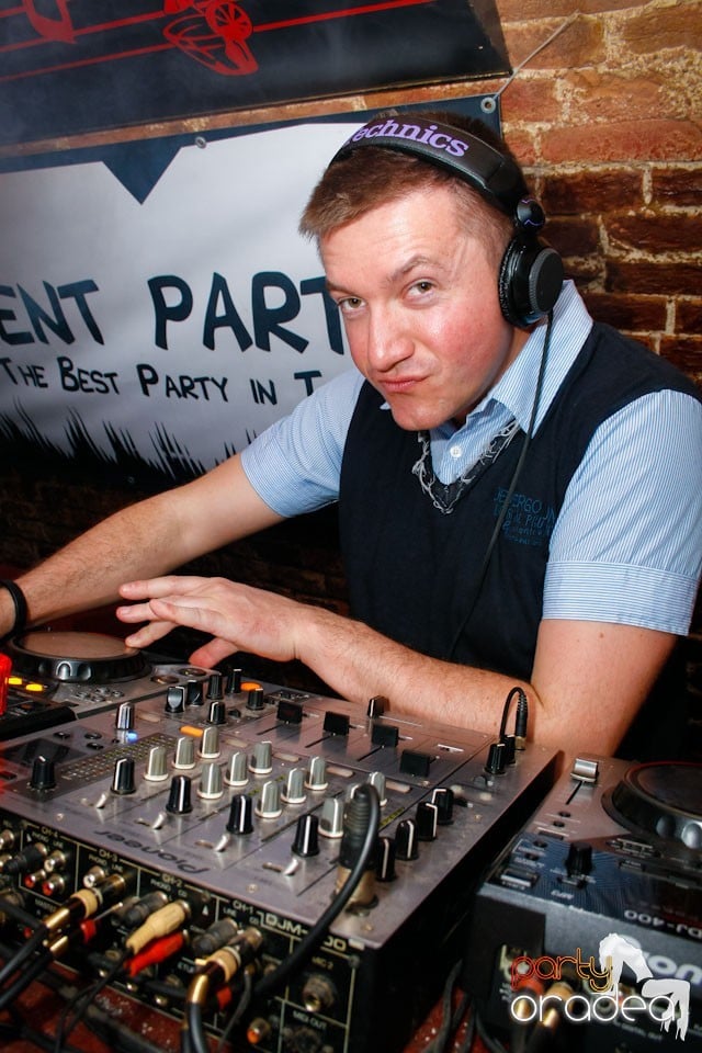 Student Party marca NMD în Escape, 