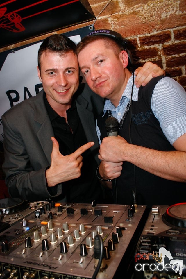 Student Party marca NMD în Escape, 