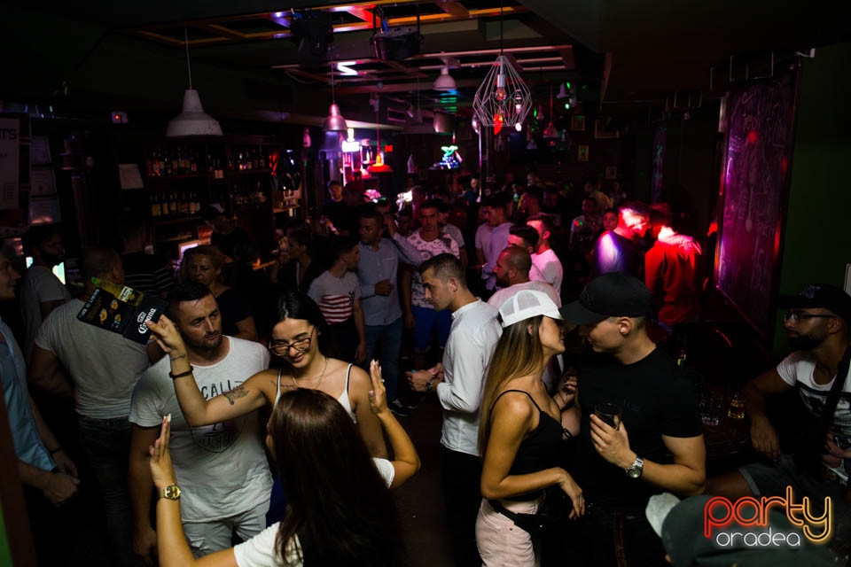 Student's Party, Green Pub