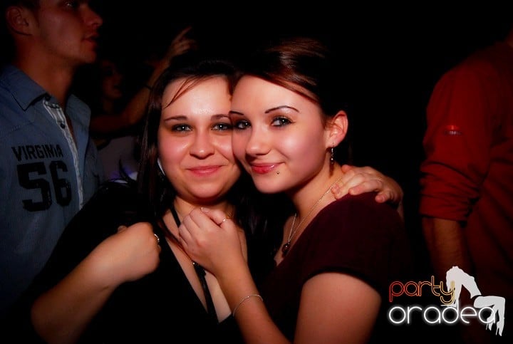 Studenţii continuă distracţia în Club Escape,