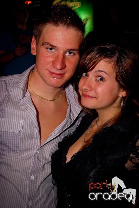 Studenţii continuă distracţia în Club Escape,