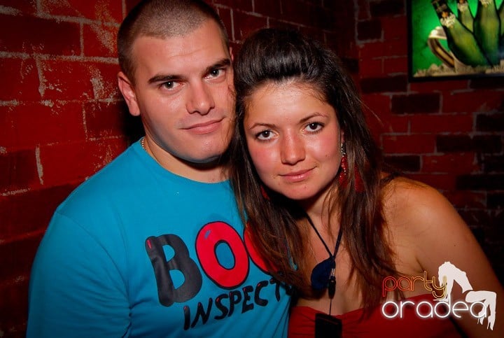 Studenţii continuă distracţia în Club Escape,