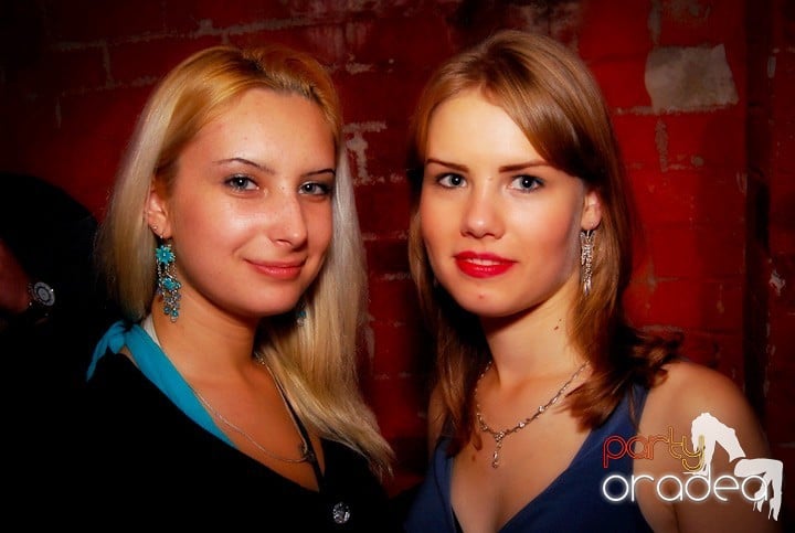 Studenţii continuă distracţia în Club Escape,
