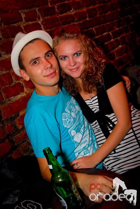 Studenţii continuă distracţia în Club Escape,