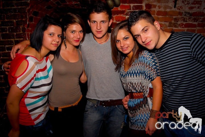 Studenţii continuă distracţia în Club Escape,