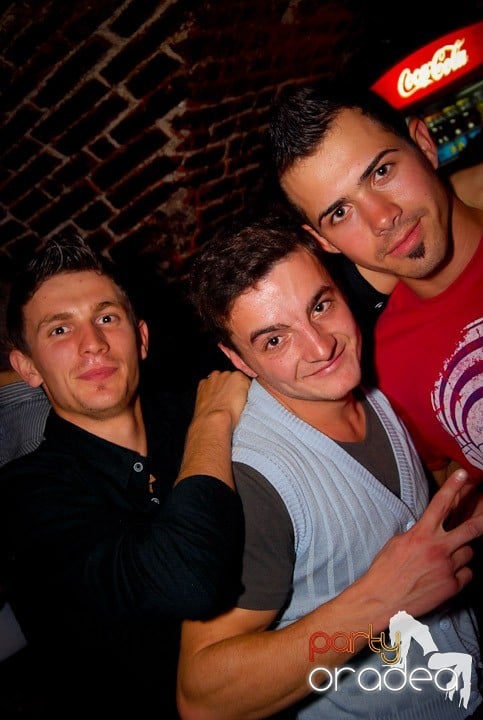 Studenţii continuă distracţia în Club Escape,