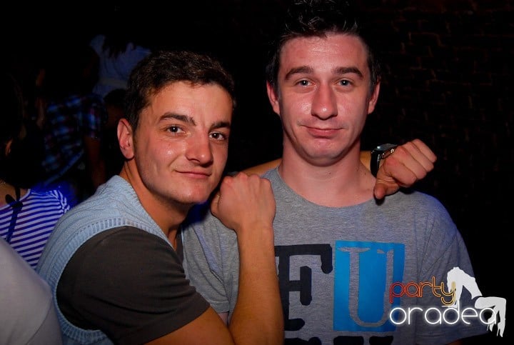 Studenţii continuă distracţia în Club Escape,