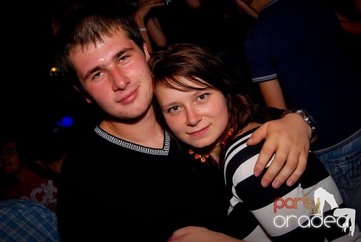 Studenţii continuă distracţia în Club Escape,