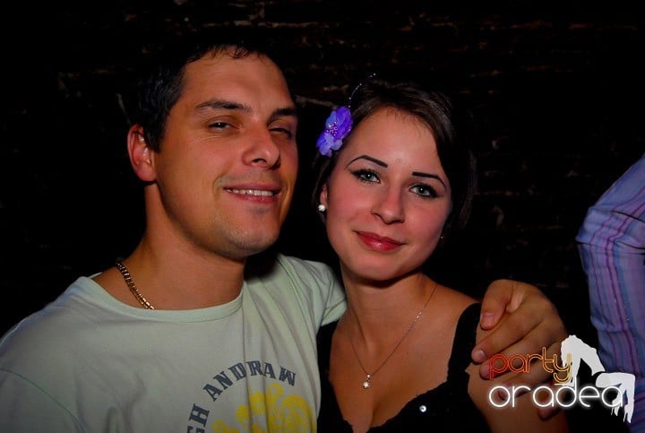 Studenţii continuă distracţia în Club Escape,