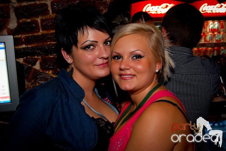 Studenţii continuă distracţia în Club Escape,
