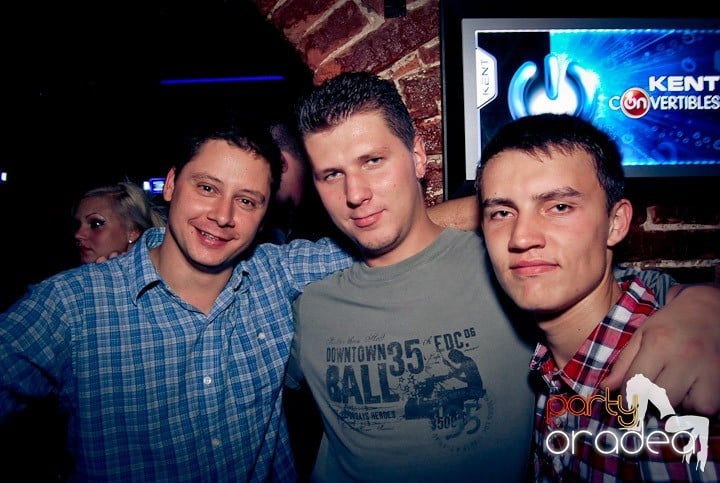 Studenţii continuă distracţia în Club Escape,