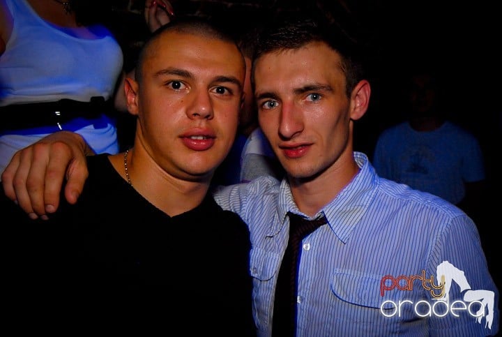 Studenţii continuă distracţia în Club Escape,