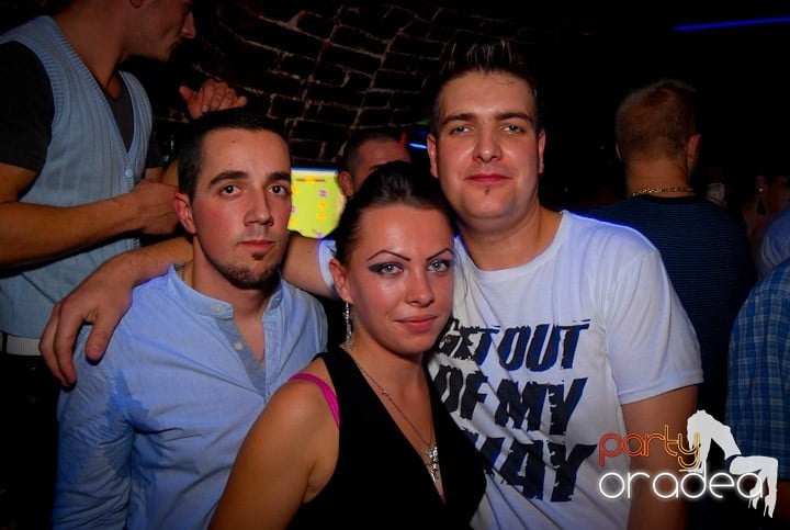 Studenţii continuă distracţia în Club Escape,