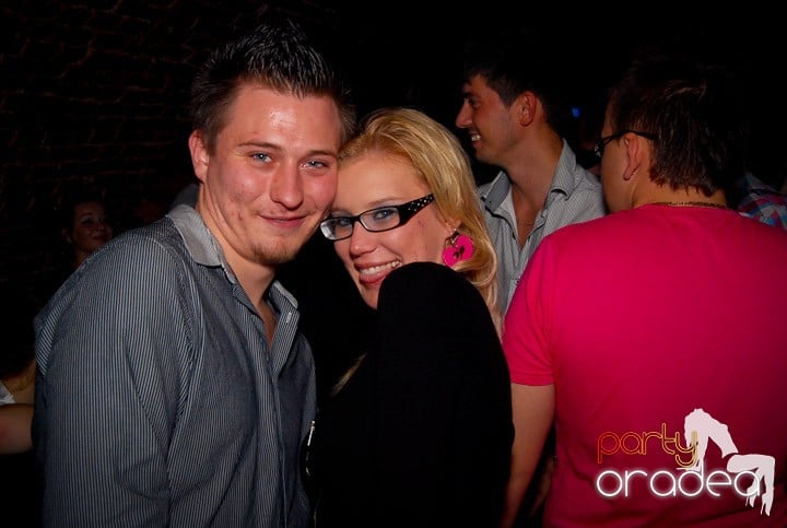 Studenţii continuă distracţia în Club Escape,