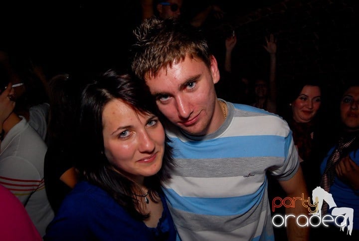 Studenţii continuă distracţia în Club Escape,